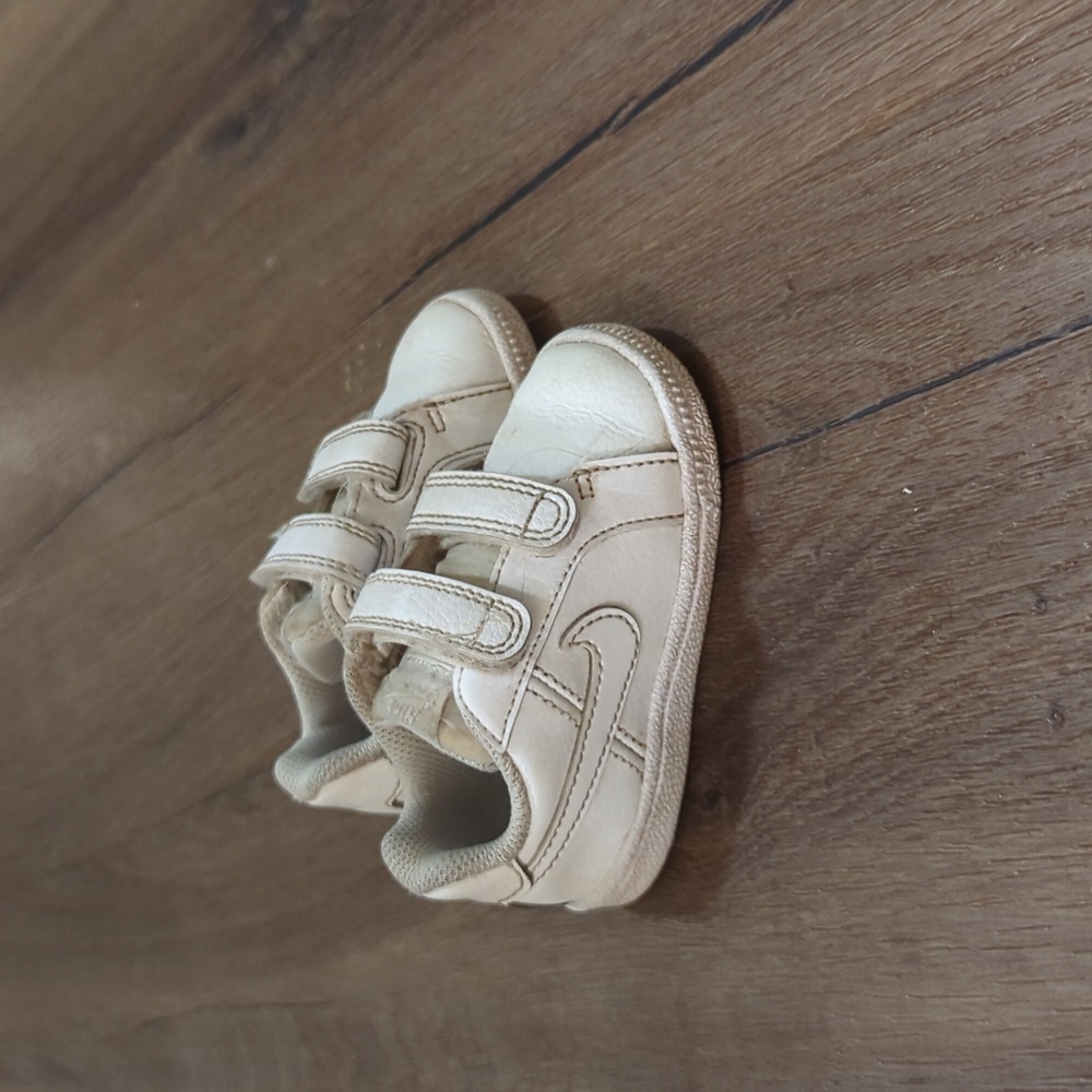Nike Toddler Size 4 sneakers